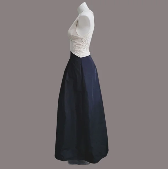 BCBGmaxazria Cocktail Wedding Formal Maxi Dress with Pockets Plunge V Neck Sz 2 - Picture 2 of 13